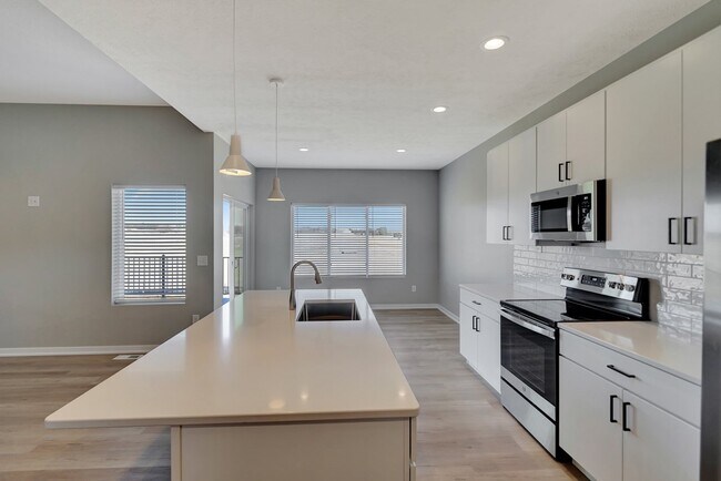 Building Photo - 9049 S 42nd St