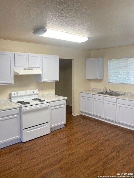 Foto del edificio - 9919 Amber Breeze