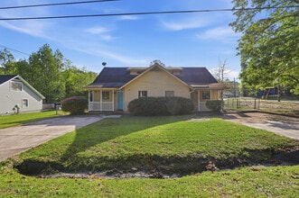 Building Photo - 907 Ash St Ext