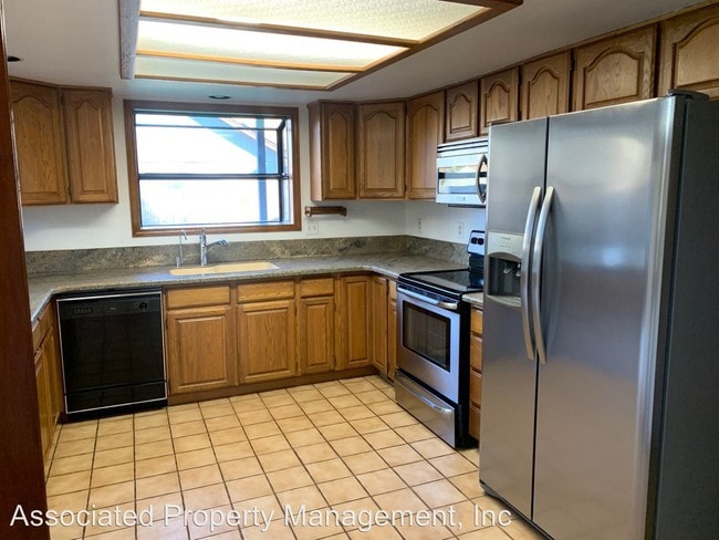 Building Photo - 3 br, 2 bath House - 3066 N Davis Dr