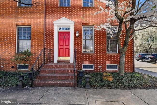 Photo - 211 W Hill St Townhome