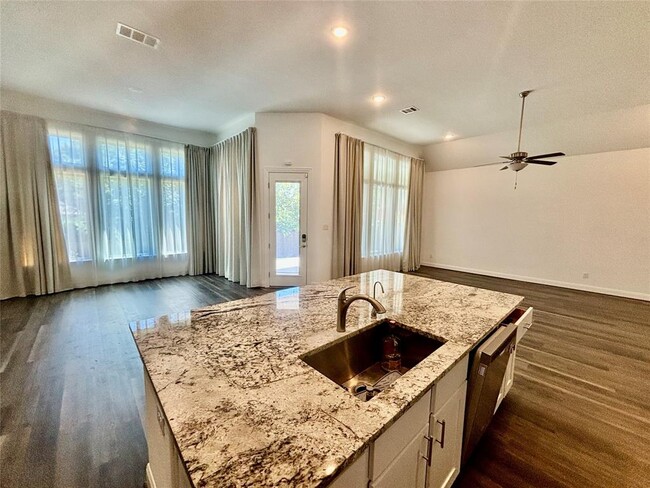 Foto del edificio - 808 Clear Spring Ln