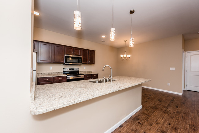 Building Photo - Willowbrooke Luxury Townhouses