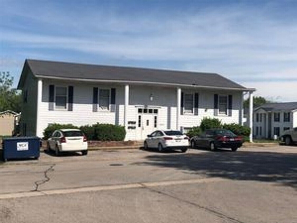 204 Sherman Ave, Lebanon, MO 65536 House Rental in Lebanon, MO