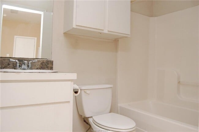 Building Photo - 702 Gaytha Cir