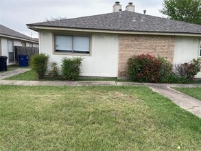 Building Photo - 106 E Austin Ave