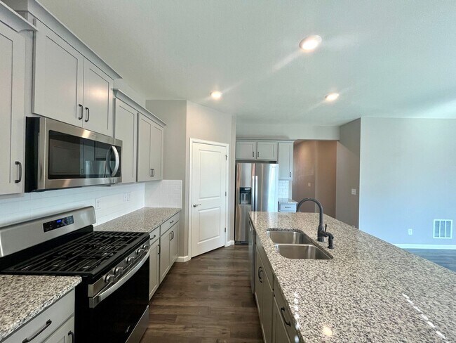 Foto del edificio - 5 Bedroom Available - The Ridge at Harmony Road