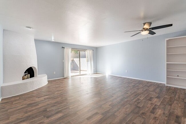 Building Photo - 2-Car Garage & Fenced Yard! 2-Bed, 2-Bath Home in East Tucson