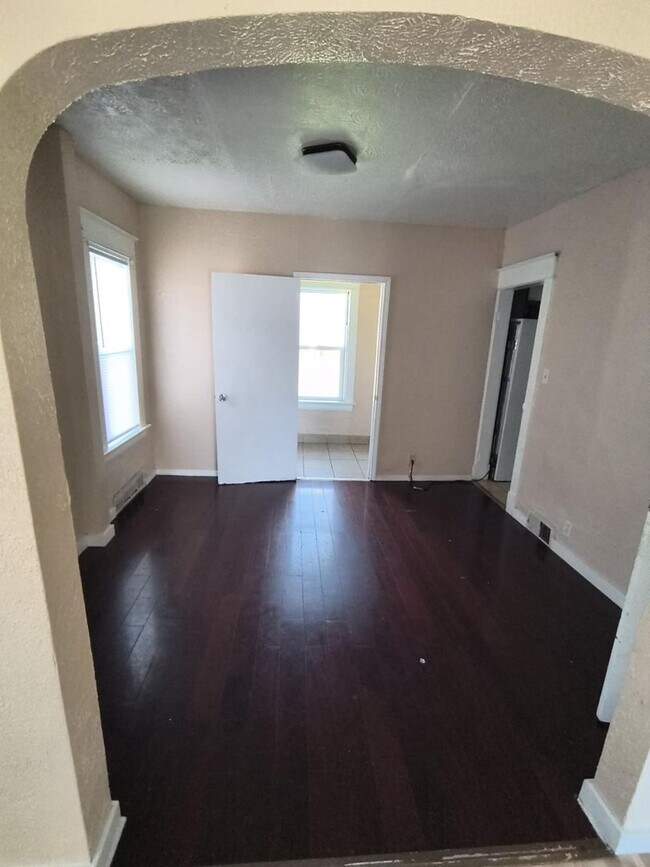 Foto del edificio - Spacious 3 Bedroom 1 Bath Located in East ...