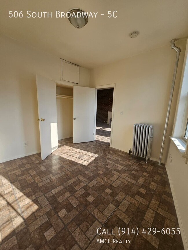 Building Photo - 506 South Broadway-5C