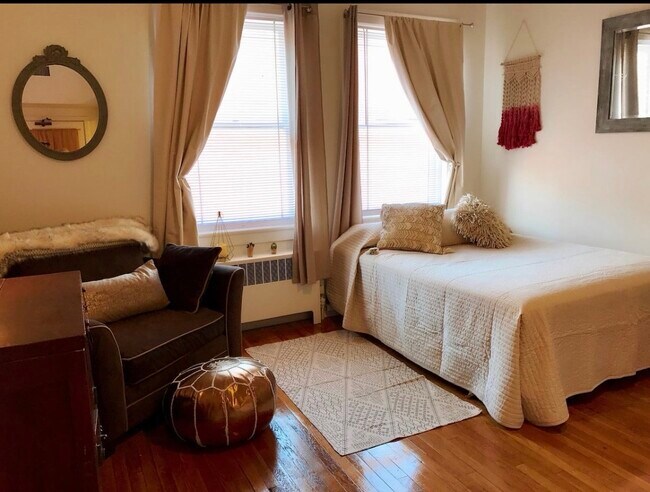 Foto del edificio - 108 2nd St SW