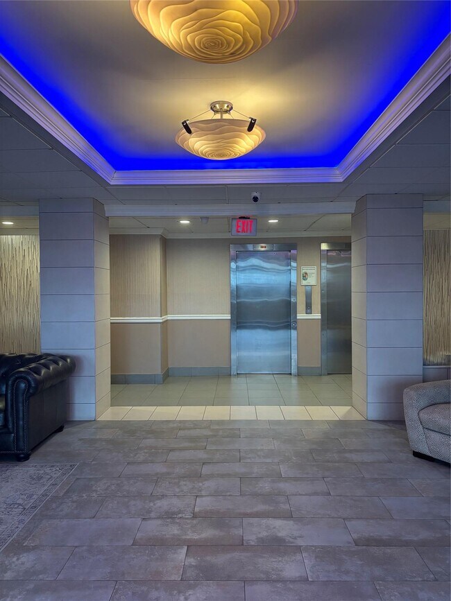 Foto del edificio - 740 E Broadway