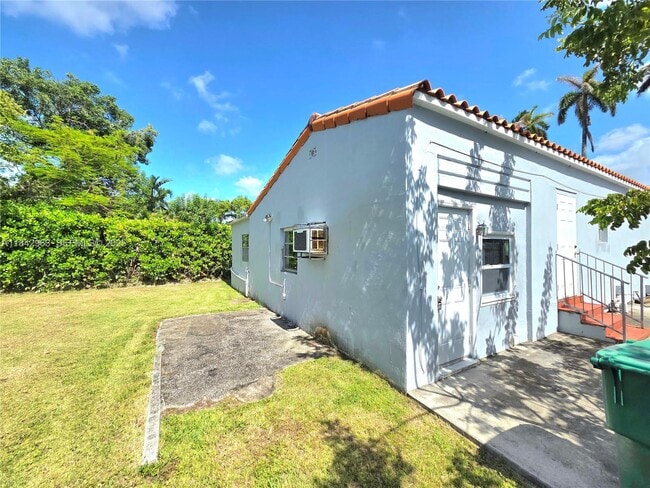 Foto del edificio - 1619 NW 27th St