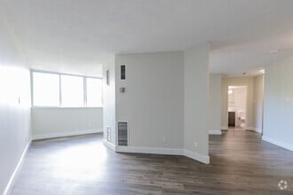 Building Photo - 295 Dufferin Street