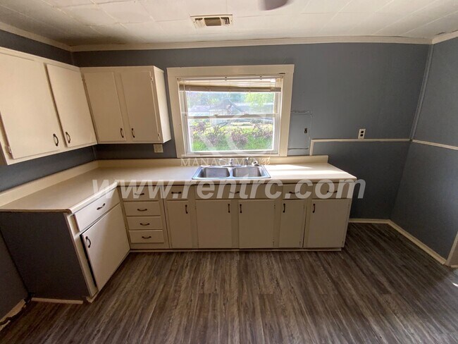 Building Photo - 117 Vance-