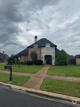Building Photo - 932 Royal Cr