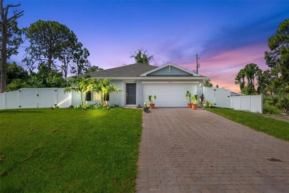 Foto principal - 13339 Flaherty Ave
