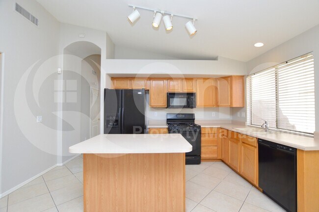 Building Photo - 513 E Cathy Dr