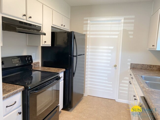 Building Photo - Charming 2 Bedroom Unit in Gulf Breeze!