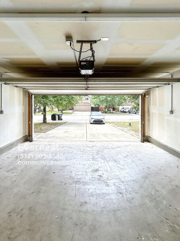 Foto del edificio - Charming 3-Bedroom Home with Modern Comfor...