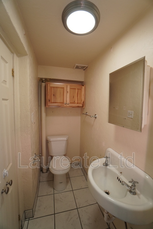 Building Photo - 834 N Clarkson St