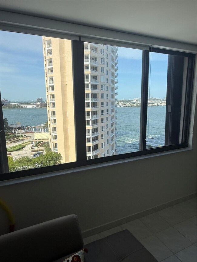 Foto del edificio - 540 Brickell Key Dr