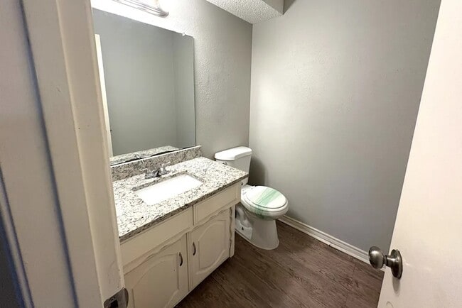 Building Photo - 944 Clear Springs Dr