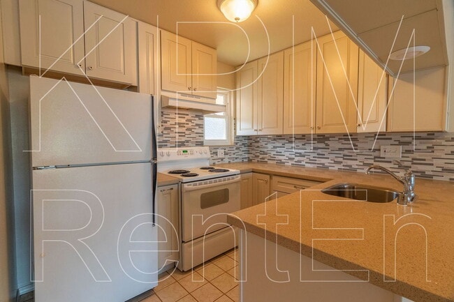 Building Photo - 3790 W Benjamin Holt Dr