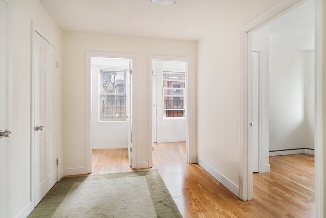 Building Photo - 5 N Margin St