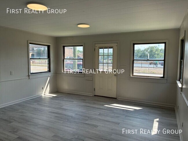 Foto del edificio - 123 E 6th St
