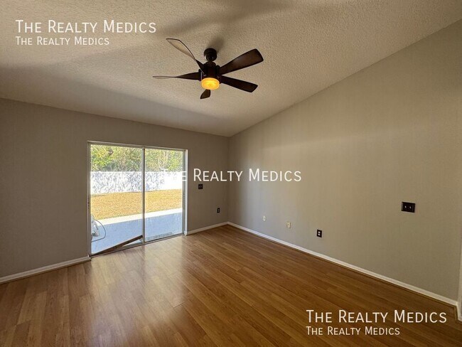 Foto del edificio - 130 Wheatfield Cir