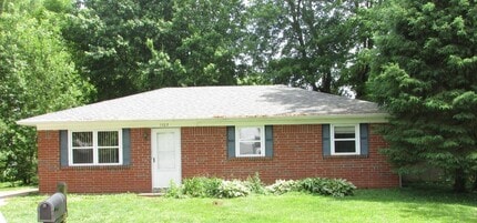 Building Photo - 1102 Asbury Cir E