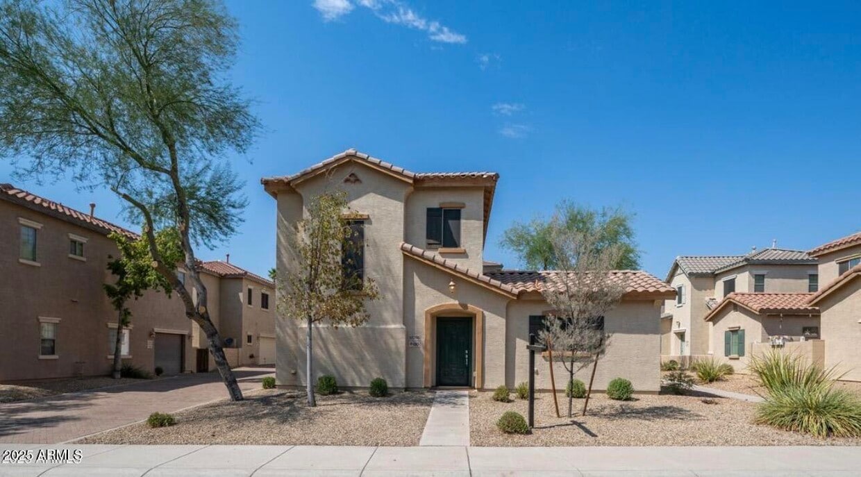 Foto principal - 10296 W Sands Dr