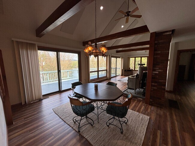 Foto del edificio - 31 Wicwood Shores Rd