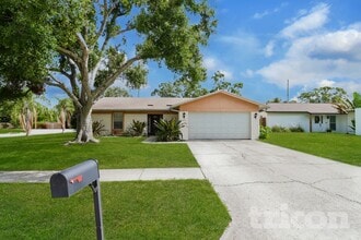 Building Photo - 1906 Radcliffe Dr N