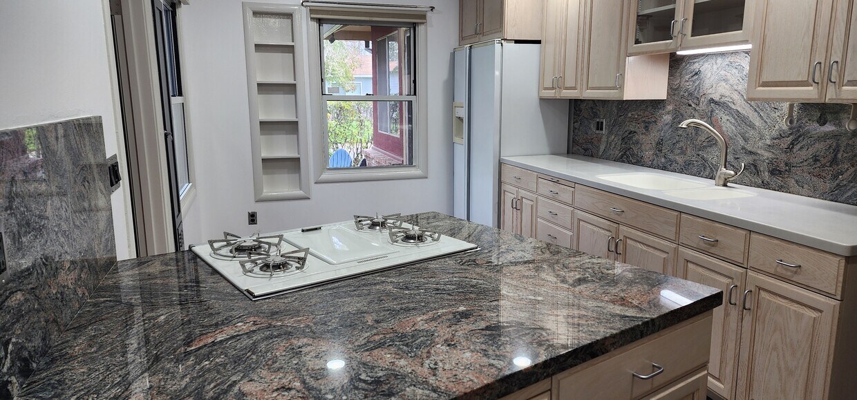 Foto principal - 6330 9th Ave