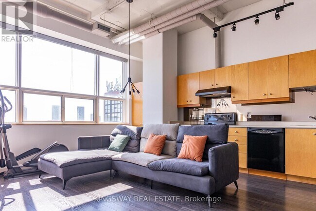 Photo du bâtiment - 700 King St W