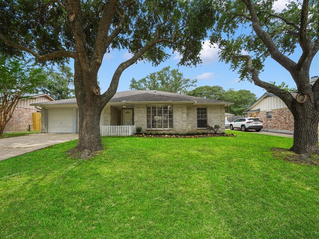 Primary Photo - 13546 Wimbledon Dr