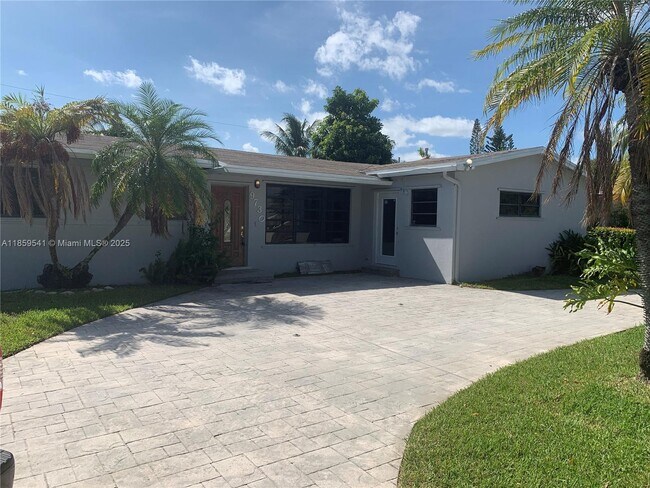 Foto del edificio - 9730 Marlin Rd