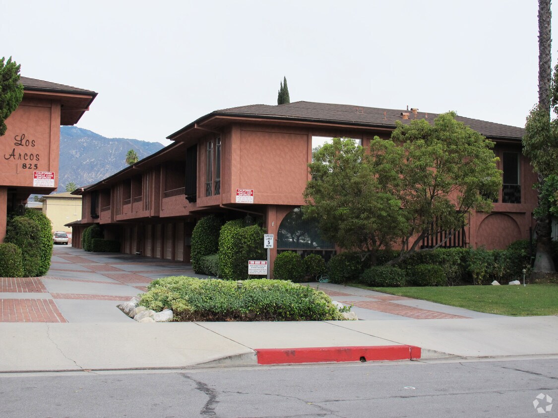 Building Photo - 825 Arcadia Ave