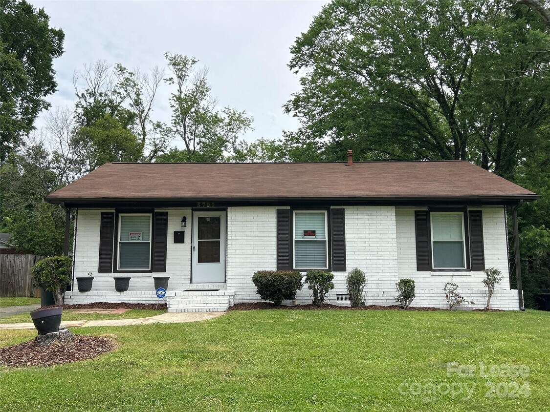 Primary Photo - 3709 Topsfield Rd