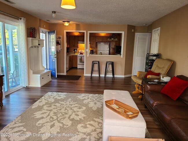 Foto del edificio - 277 Tulip Ln