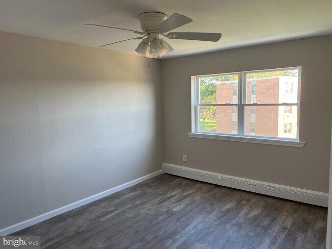 Building Photo - 3417 Brookview Rd