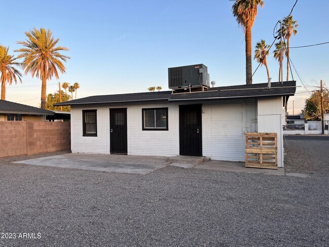 Building Photo - 2936 E Granada Rd