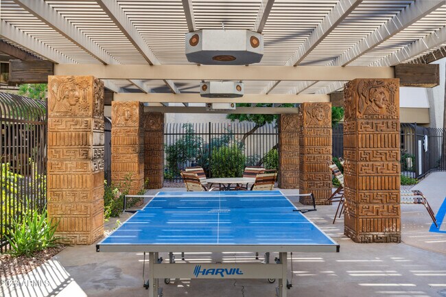 Foto del edificio - 7625 Camelback Rd