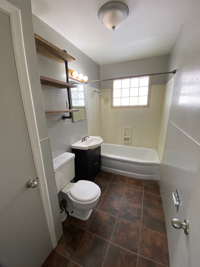 Building Photo - 127 El Rancho Dr