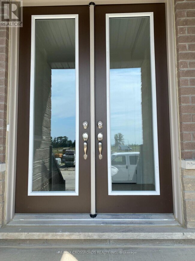 Building Photo - 4 Kamper Ave