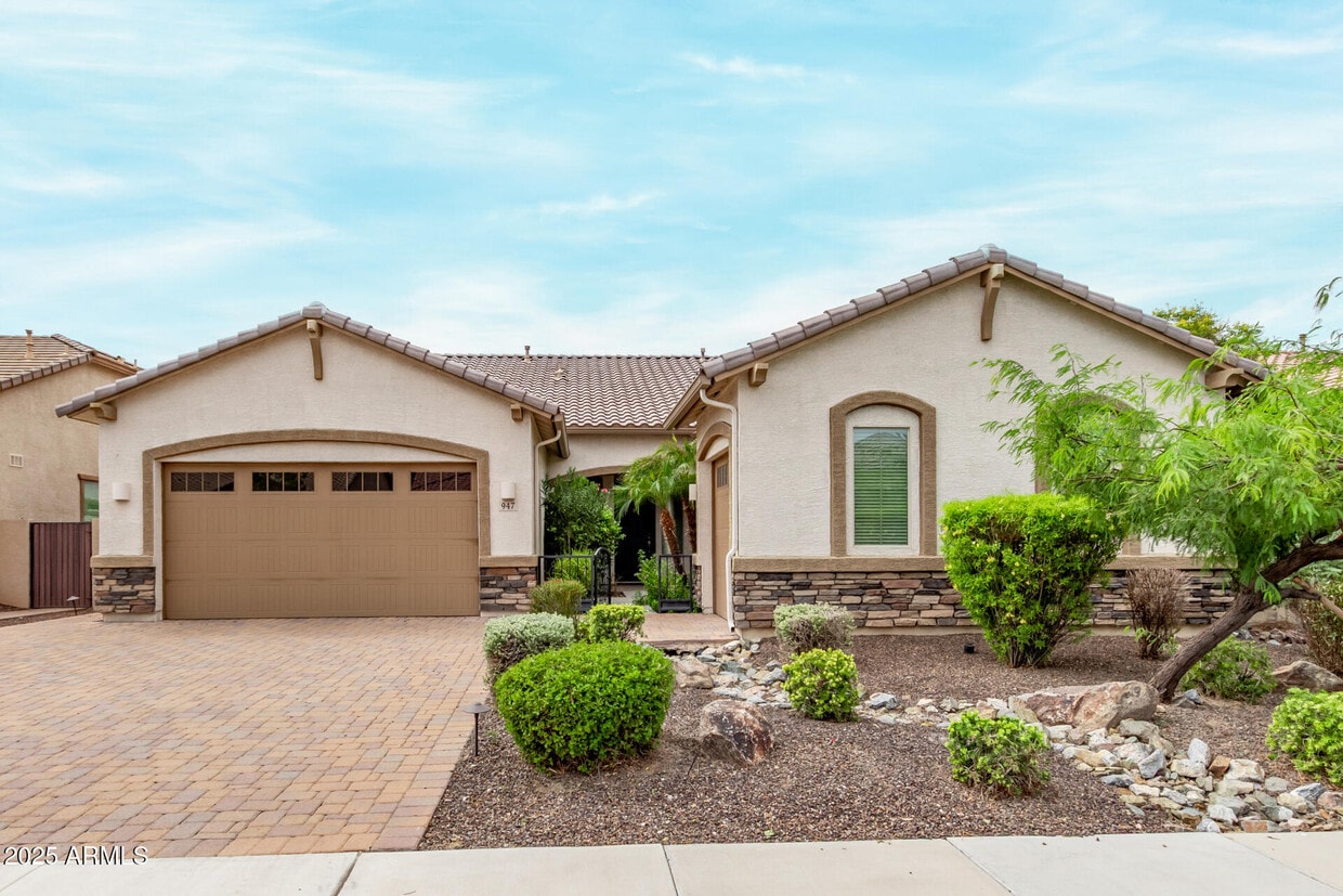 Foto principal - 947 E Dumbarton Ave