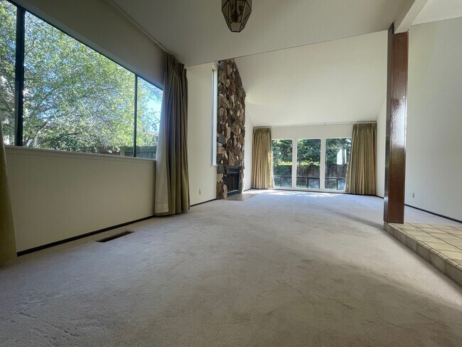 Foto del edificio - 22347 McClellan Rd