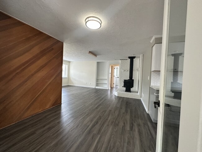 Foto del edificio - 389 NE Evergreen Ct